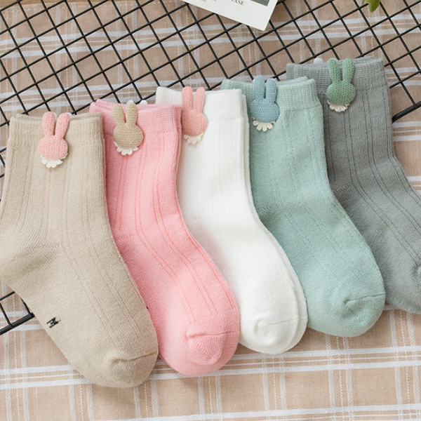 [Ubee selection] ถุงเท้าเด็กสีพื้น นุ่มสบาย ตกแต่งด้วยกระต่ายน้อย เซต 5 คู่