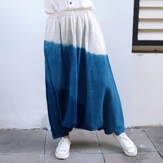 Hug Fai Hug D - 藍染三色階兩穿長裙 - 上層白色 (可作為哈倫褲)